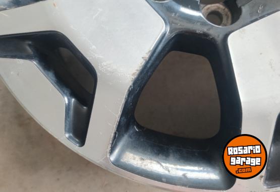 Accesorios para Autos - 1 Llanta 18" Toyota Hilux Muy buena $280.000. NO BAJO PRECIO - En Venta