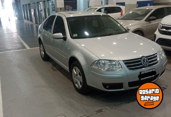 Autos - Volkswagen BORA 2.0 TRENDLINE 2012 Nafta 120000Km - En Venta