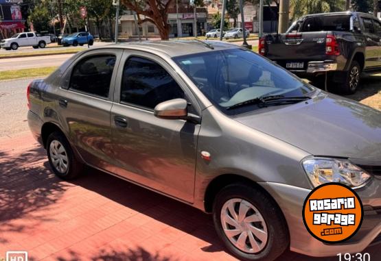 Autos - Toyota Etios 2020 Nafta 70000Km - En Venta