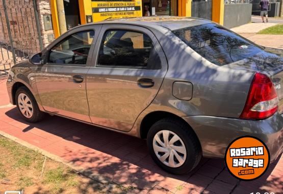 Autos - Toyota Etios 2020 Nafta 70000Km - En Venta