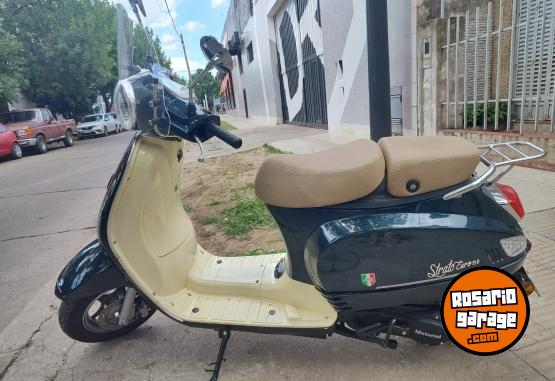 Motos - Motomel Strato euro 2023 Nafta 5600Km - En Venta