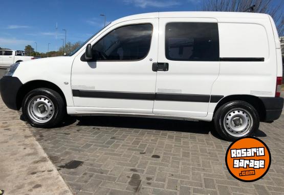 Utilitarios - Peugeot Partner 2017 GNC 240000Km - En Venta