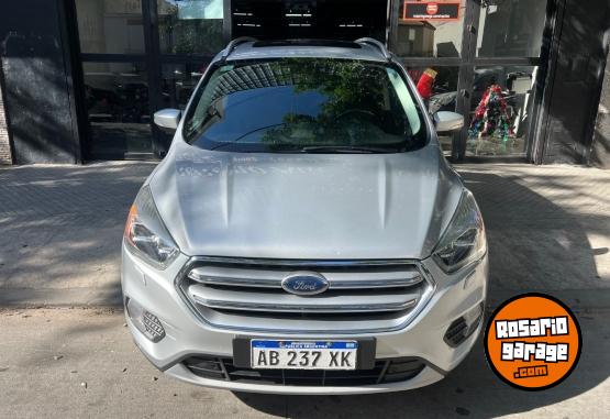 Autos - Ford Kuga titanium 2017 Nafta 114000Km - En Venta