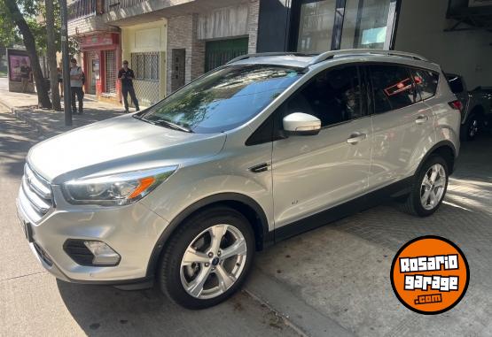 Autos - Ford Kuga titanium 2017 Nafta 114000Km - En Venta