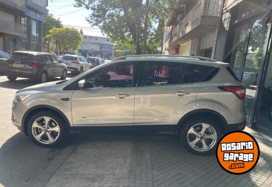 Autos - Ford Kuga titanium 2017 Nafta 114000Km - En Venta