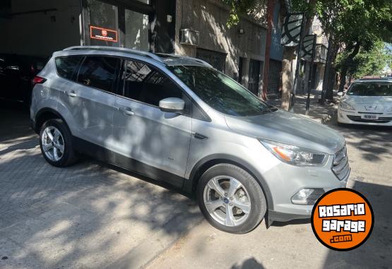 Autos - Ford Kuga titanium 2017 Nafta 114000Km - En Venta