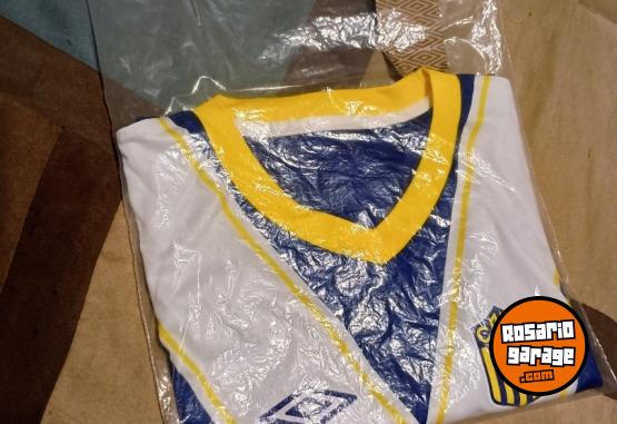 Indumentaria - Camiseta Umbro Original Escocesa Talle L Sin Uso con Etiqueta - En Venta