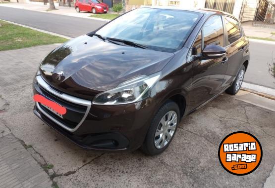 Autos - Peugeot 208 2017 Nafta 94400Km - En Venta