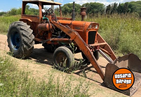 Camiones y Gras - TractorFiat 700E con pala cargadora - En Venta