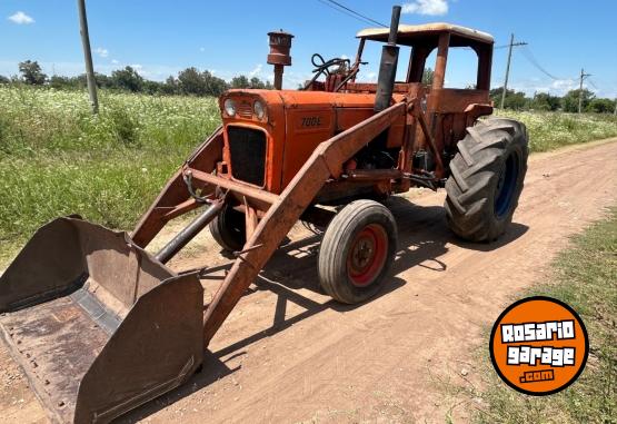 Camiones y Gras - TractorFiat 700E con pala cargadora - En Venta