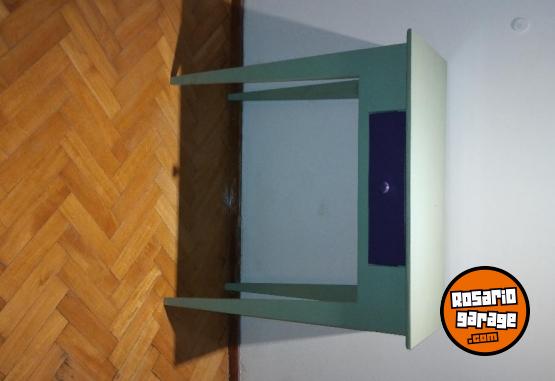 Hogar - Venta en Rosario. Mesa de arrime estilo escandinava con cajn. Excelente estado. - En Venta