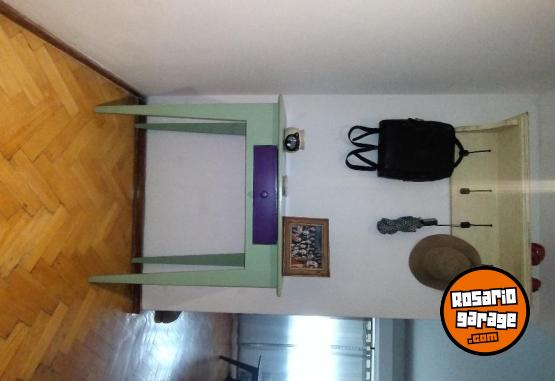 Hogar - Venta en Rosario. Mesa de arrime estilo escandinava con cajn. Excelente estado. - En Venta