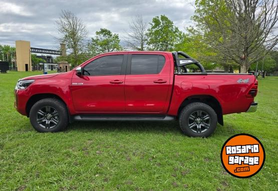 Camionetas - Toyota Hilux SRV 2021 Diesel 52000Km - En Venta