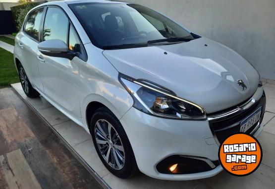 Autos - Peugeot 208 2017 Nafta 99000Km - En Venta