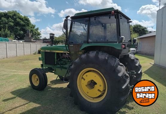 Camiones y Gras - Tractor John Deere - En Venta