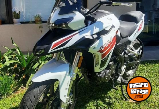 Motos - Benelli TRK 251 2023 Nafta 5500Km - En Venta