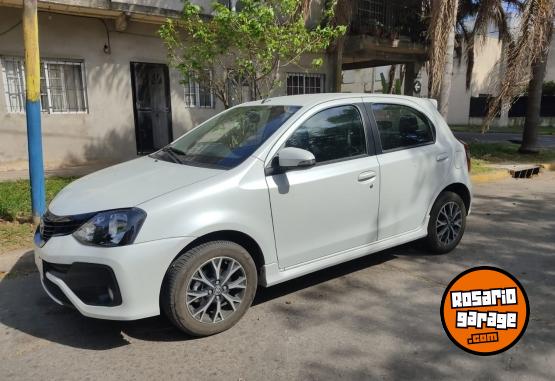 Autos - Toyota XLS 2023 Nafta 6200Km - En Venta