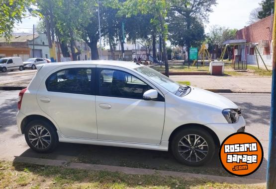 Autos - Toyota XLS 2023 Nafta 6200Km - En Venta