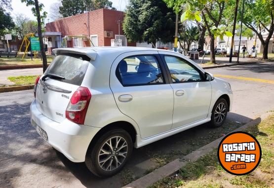 Autos - Toyota XLS 2023 Nafta 6200Km - En Venta