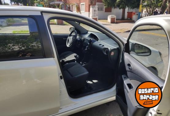 Autos - Toyota XLS 2023 Nafta 6200Km - En Venta