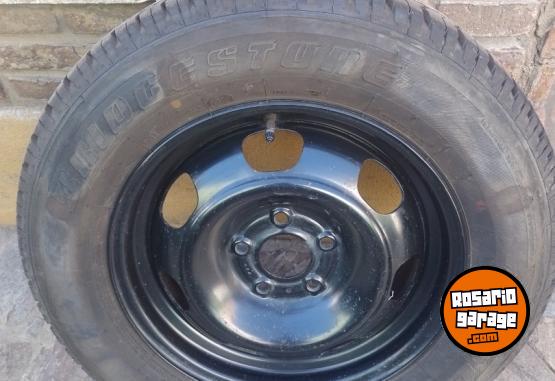 Accesorios para Autos - CUBIERTA 215 65 R 16 BRIDGESTONE DUELER H/T- OROCH DUSTER (AUXILIAR DE CAPTUR) - En Venta