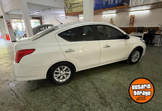 Autos - Nissan Versa drive plus 2020 GNC  - En Venta