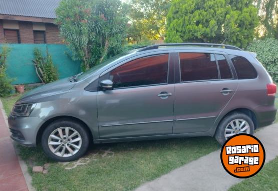 Autos - Volkswagen Suran Trendline 2015 Nafta 130000Km - En Venta