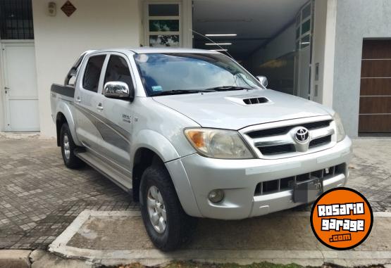 Camionetas - Toyota HILUX SRV 3.0 4X4 2005 Nafta 300000Km - En Venta