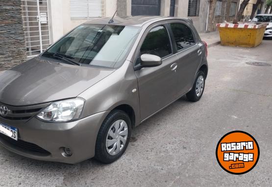 Autos - Toyota ETIOS XS 2016 Nafta 93000Km - En Venta