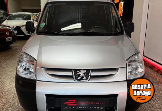 Utilitarios - Peugeot Parnet confort 2017 Nafta 67000Km - En Venta