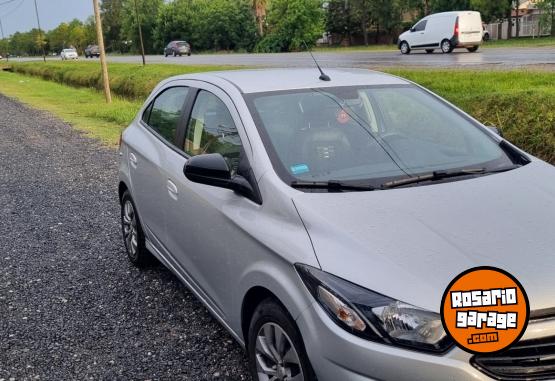 Autos - Chevrolet Onix Joy Black 2022 Nafta 9920Km - En Venta