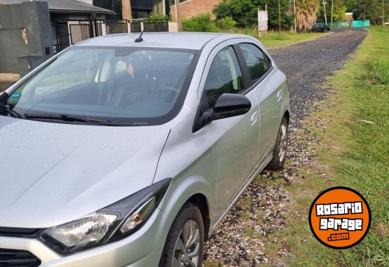 Autos - Chevrolet Onix Joy Black 2022 Nafta 9920Km - En Venta