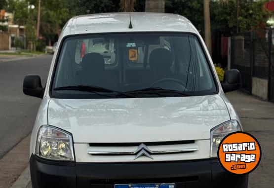 Utilitarios - Citroen Berlingo kangoo partner 2021 Diesel 35000Km - En Venta