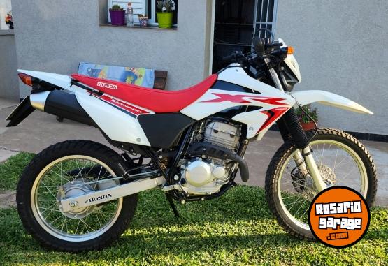 Motos - Honda Tornado 2022 Nafta 6400Km - En Venta