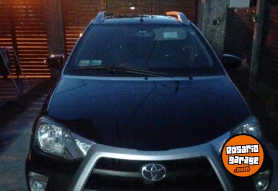 Autos - Toyota Etios Cross 2014 Nafta 140000Km - En Venta