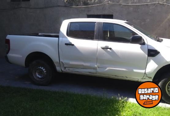 Camionetas - Ford Ranger 2.2 cab doble 4x2 2017 Diesel 150000Km - En Venta