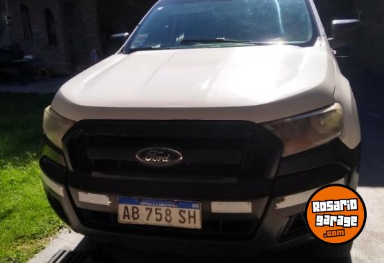 Camionetas - Ford Ranger 2.2 cab doble 4x2 2017 Diesel 150000Km - En Venta