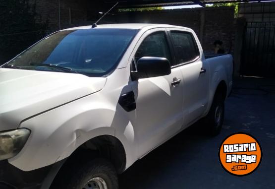 Camionetas - Ford Ranger 2.2 cab doble 4x2 2017 Diesel 150000Km - En Venta