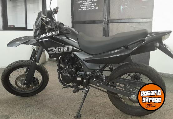 Motos - Motomel 200, motard 2012 Nafta 7900Km - En Venta