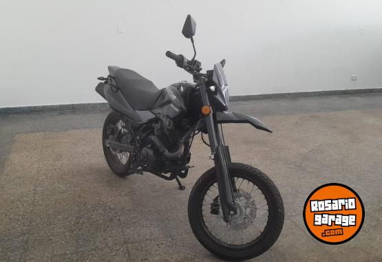 Motos - Motomel 200, motard 2012 Nafta 7900Km - En Venta