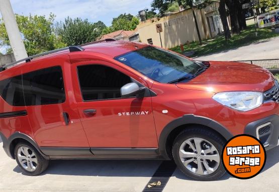 Utilitarios - Renault KANGOO STEPWAY 2024 Nafta 16900Km - En Venta