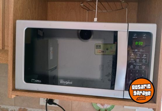 Hogar - Excelente Microondas Whirlpool Digital con Grill Impecable Estado Funcionando Perfectamente - En Venta