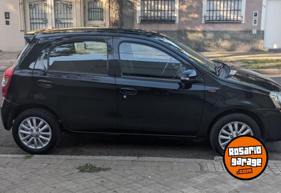 Autos - Toyota Etios XLS 5 Puertas 2015 Nafta 96900Km - En Venta