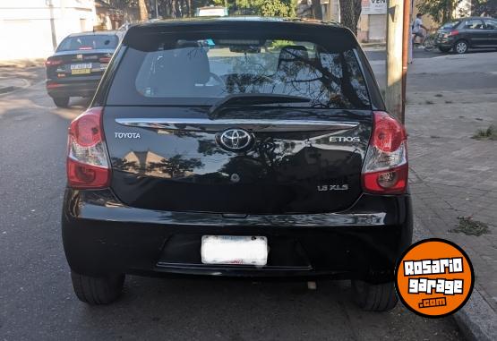 Autos - Toyota Etios XLS 5 Puertas 2015 Nafta 96900Km - En Venta