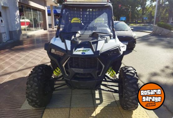 Cuatris y UTVs - Polaris RZR XP 1000 2021  4530Km - En Venta