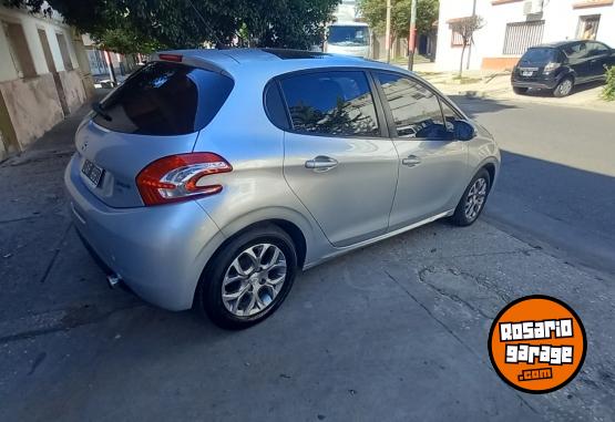 Autos - Peugeot 208 2015 Nafta 90000Km - En Venta