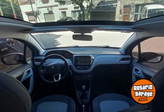 Autos - Peugeot 208 2015 Nafta 90000Km - En Venta