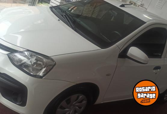 Autos - Toyota Etios x. 2021 Nafta 92000Km - En Venta