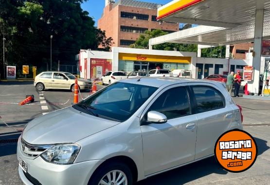 Autos - Toyota Etios xls 1.5 2015 Nafta 101800Km - En Venta