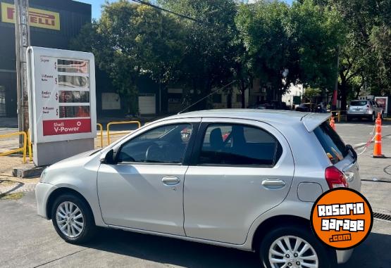 Autos - Toyota Etios xls 1.5 2015 Nafta 101800Km - En Venta